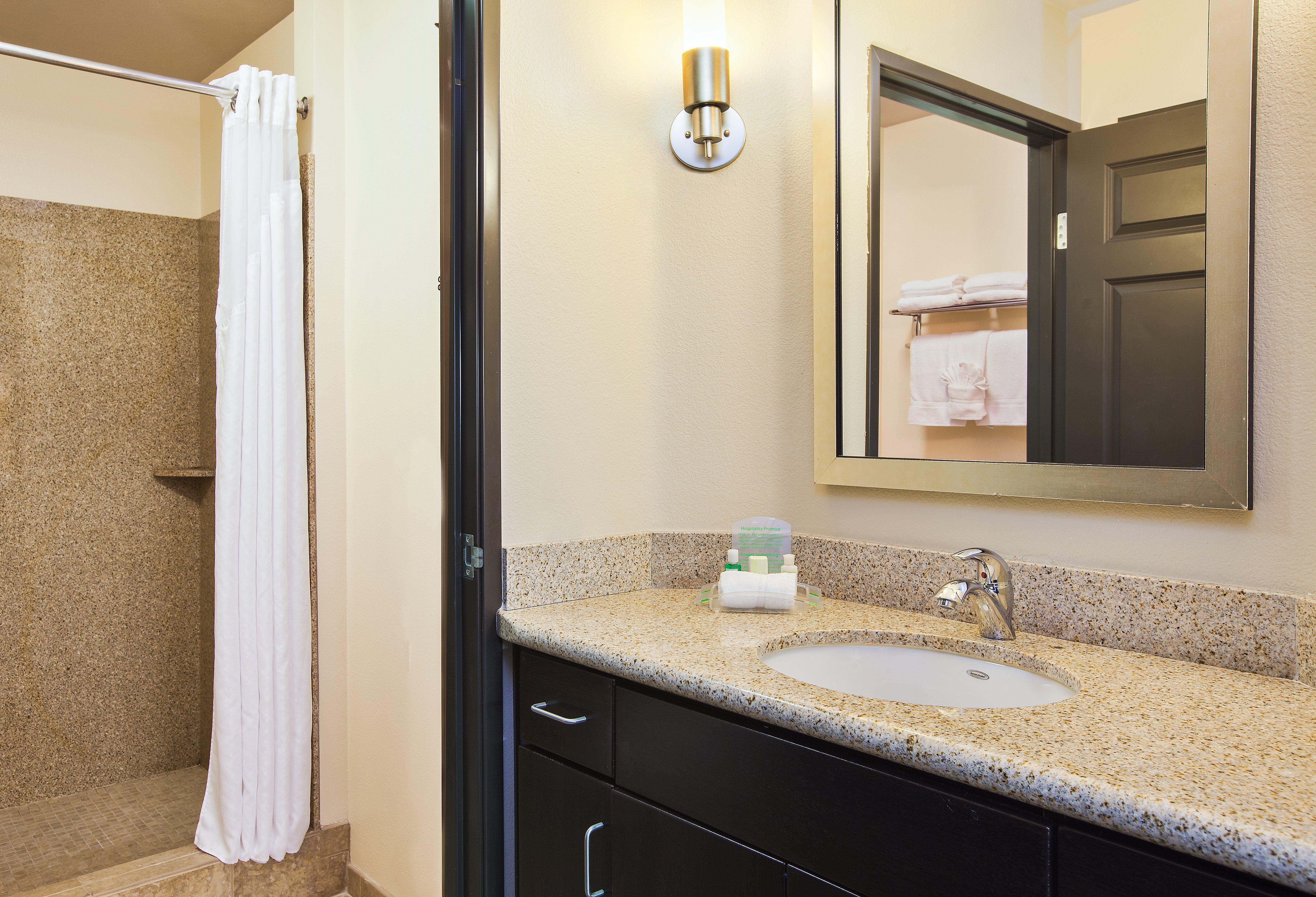 Holiday Inn Oceanside Marina Camp Pendleton By Ihg Bagian luar foto