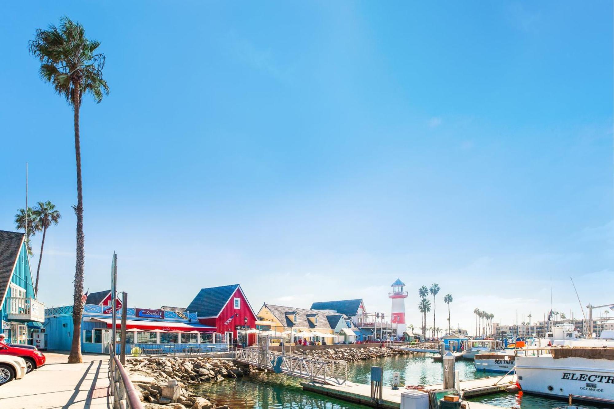 Holiday Inn Oceanside Marina Camp Pendleton By Ihg Bagian luar foto