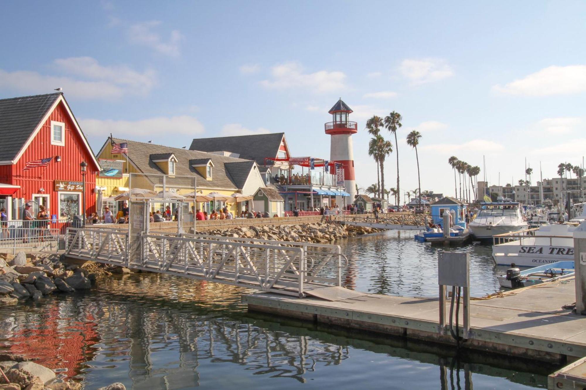 Holiday Inn Oceanside Marina Camp Pendleton By Ihg Bagian luar foto